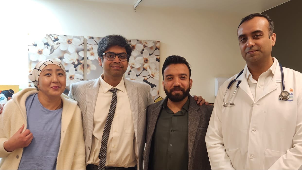 Kyrgyzstan breast cancer patient with Dr. Shubham Jain, Wiseheal Healthcare team, and Dr. Piyush Jain at Manipal Hospital — complete cancer recovery
