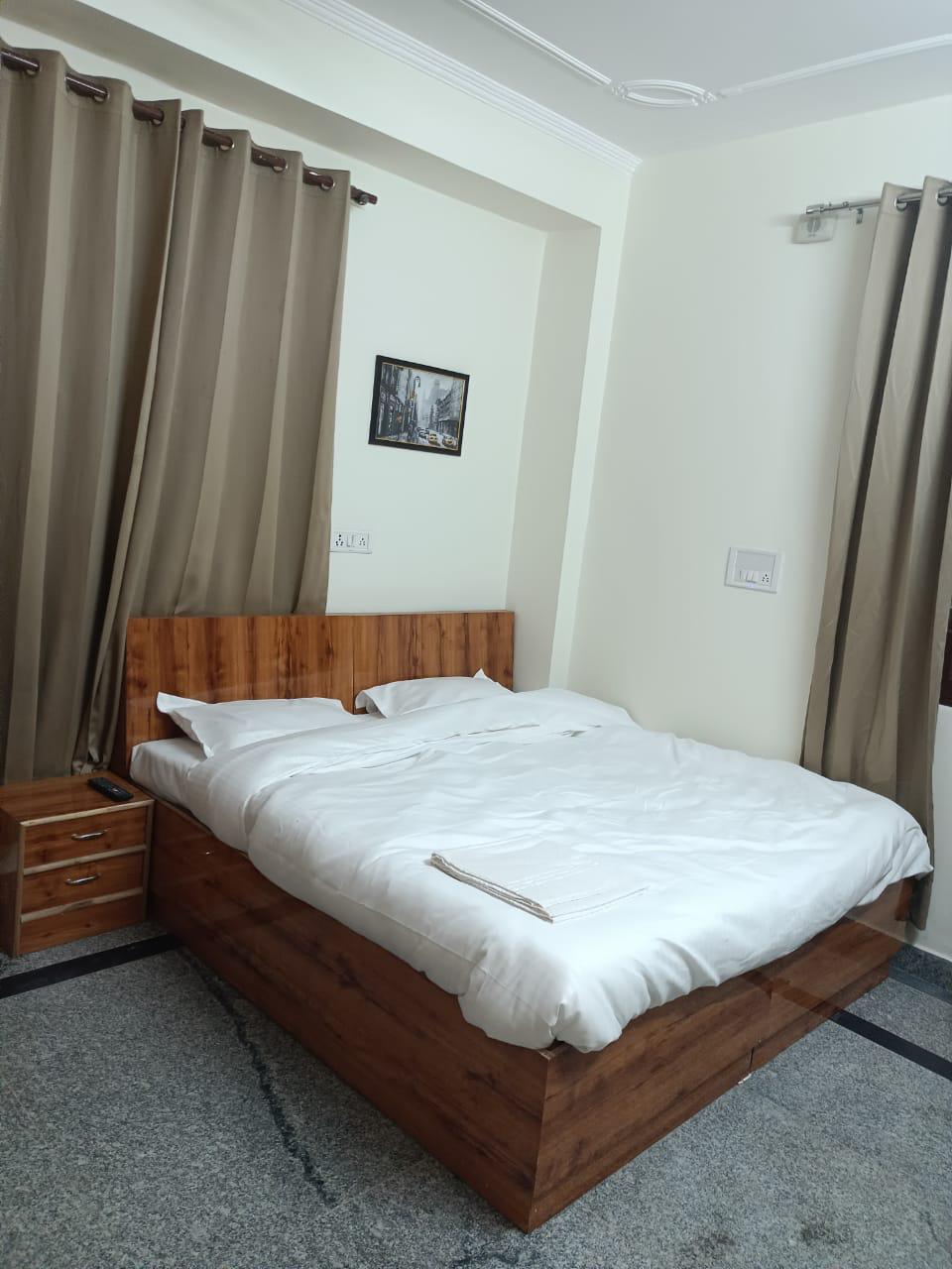 Greenview Room 1