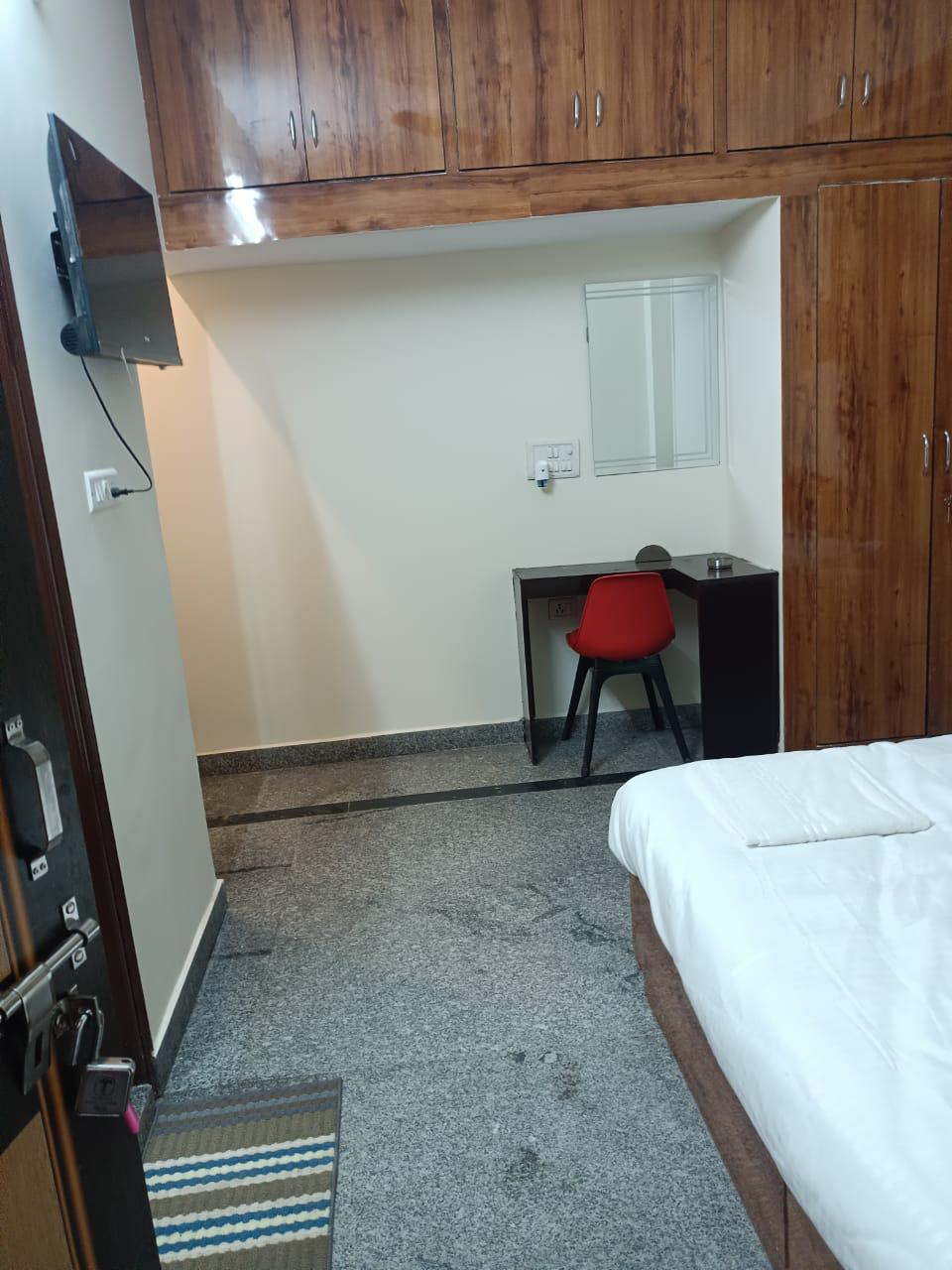 Greenview Room 2