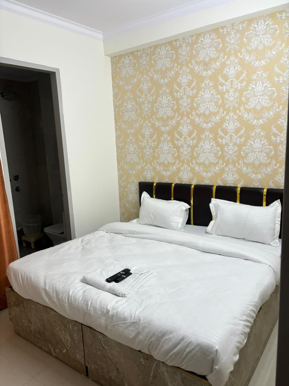 Sunrise Room 1