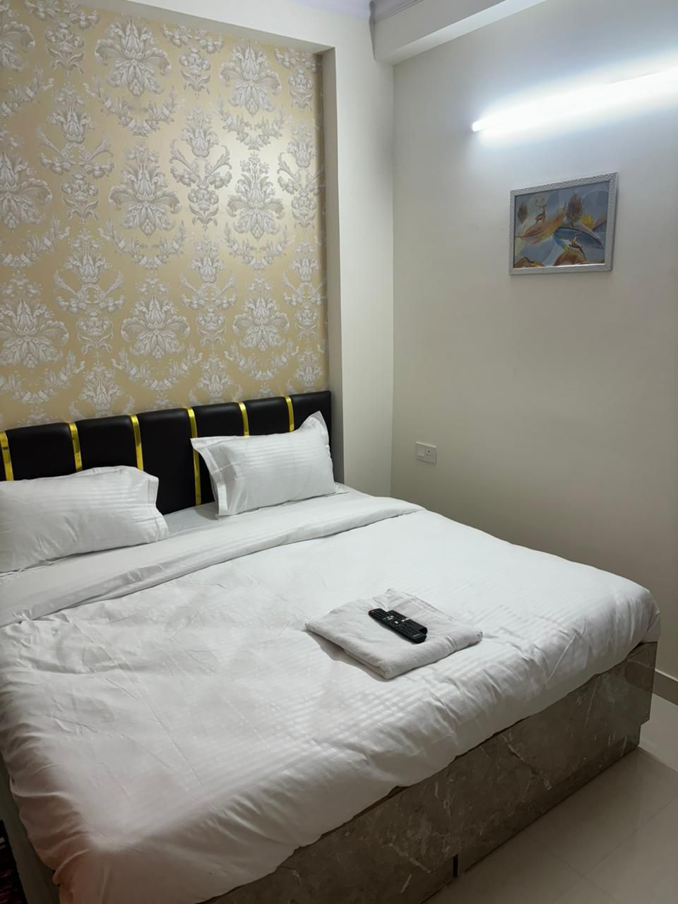 Sunrise Room 1
